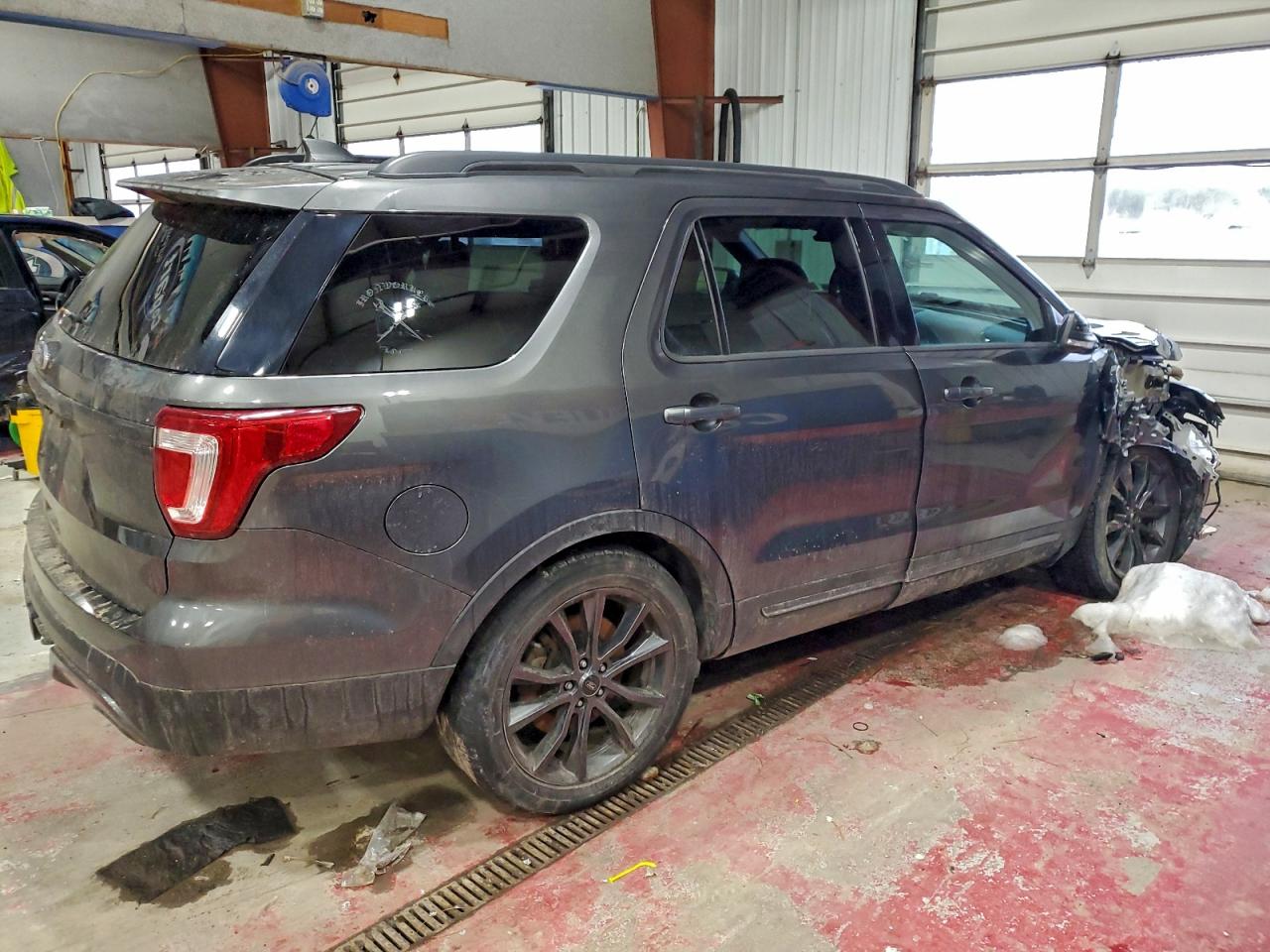 2017 FORD EXPLORER XLT photo 3