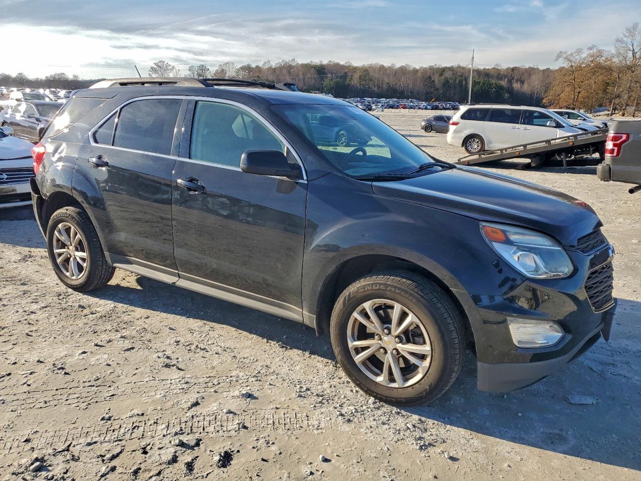 2017 CHEVROLET EQUINOX LT photo 4