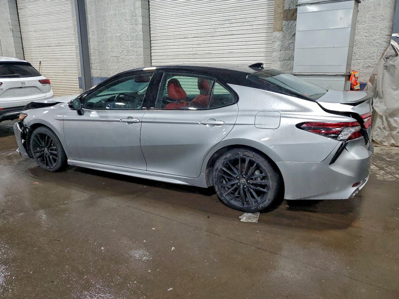 2022 TOYOTA CAMRY XSE photo 2