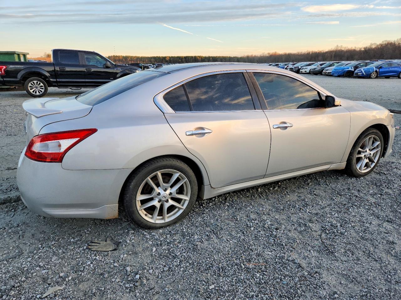 2011 NISSAN MAXIMA S photo 3