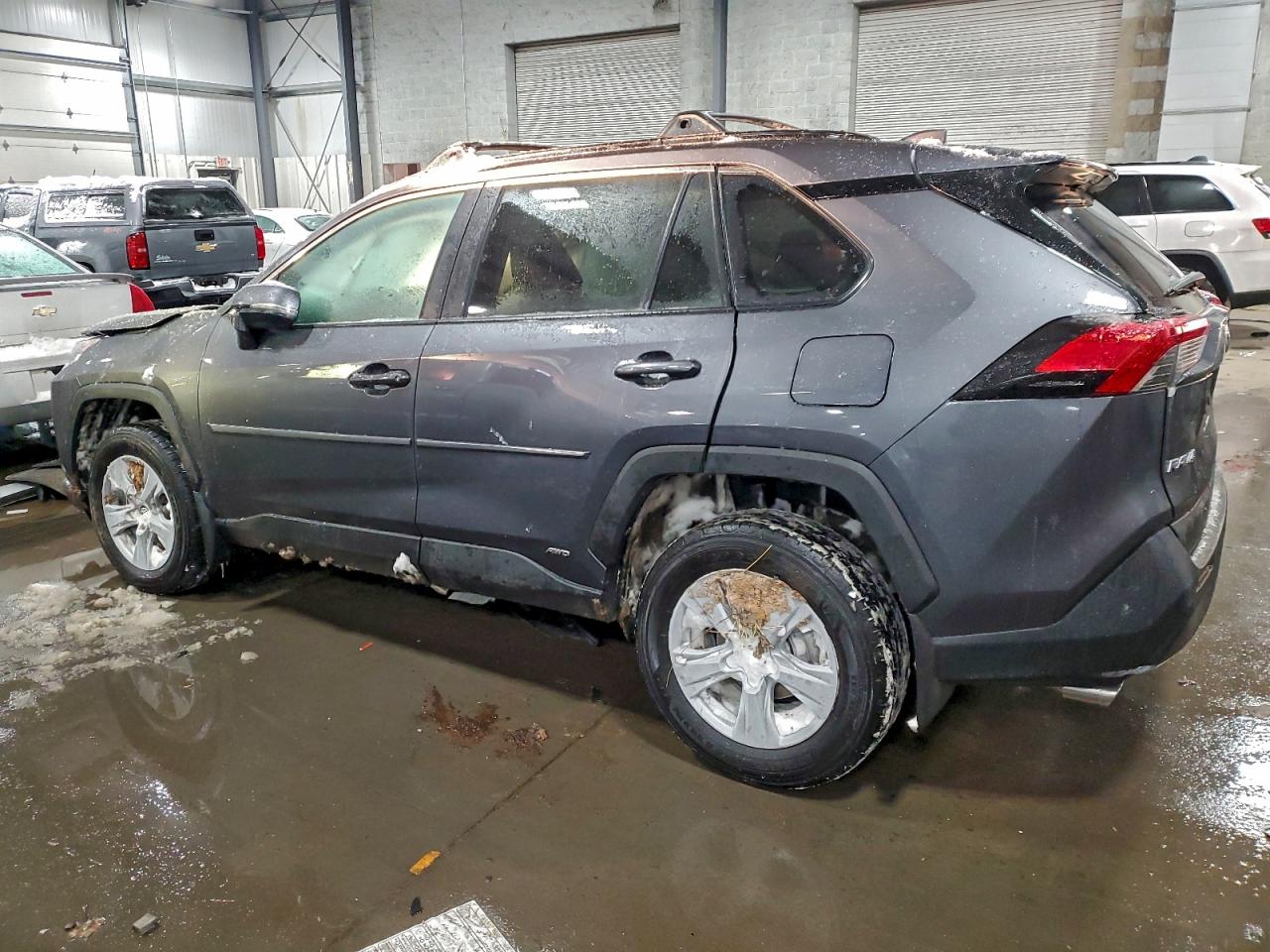 2024 TOYOTA RAV4 XLE photo 2