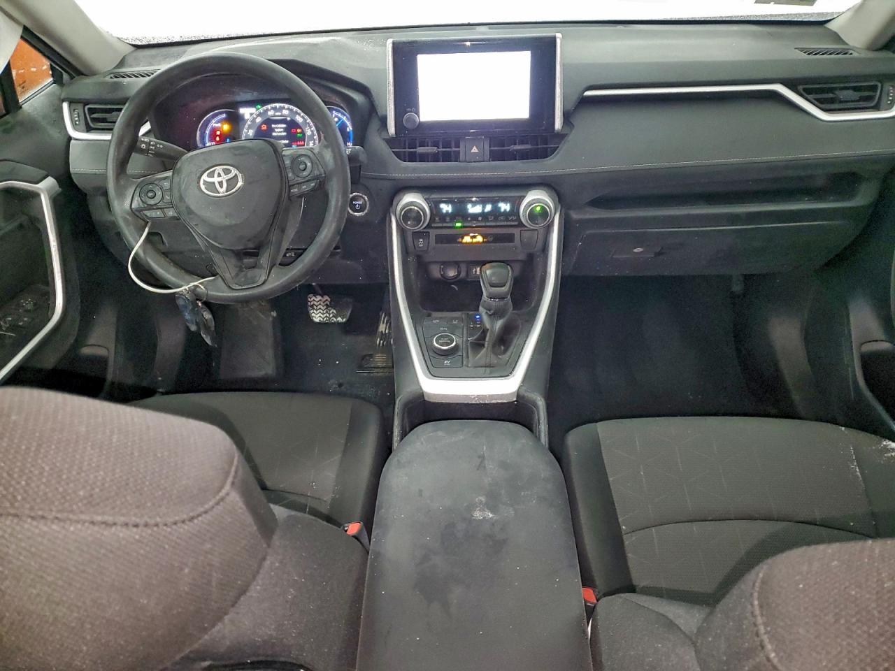 2024 TOYOTA RAV4 XLE photo 8