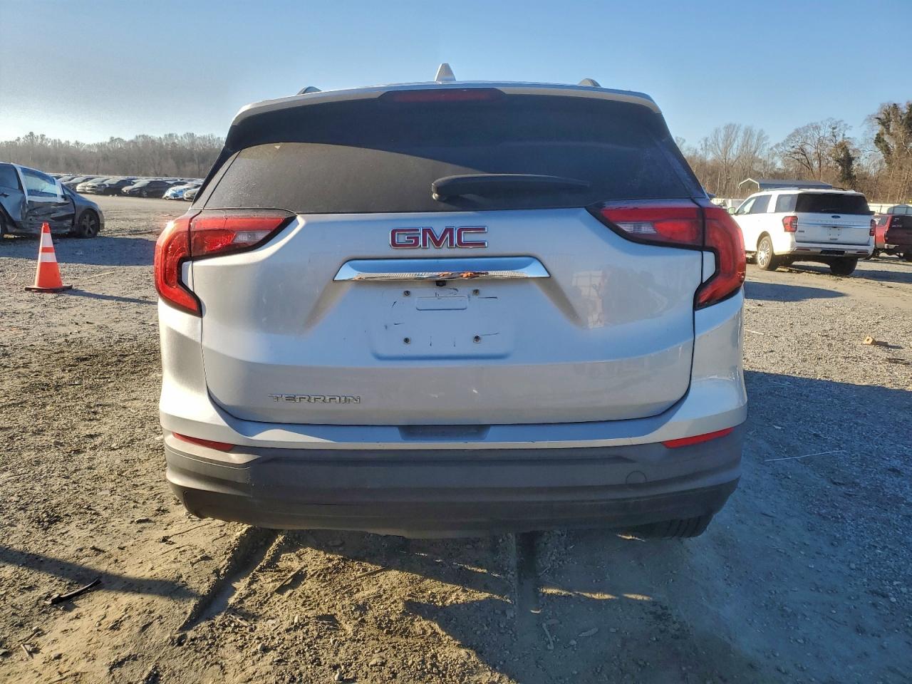2018 GMC TERRAIN SLE photo 6