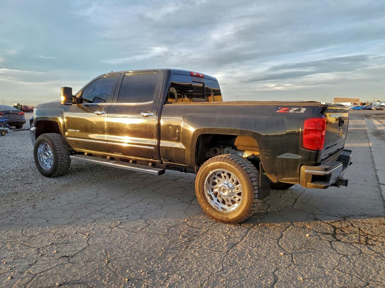 2019 CHEVROLET SILVERADO K2500 HEAVY DUTY LTZ photo 2