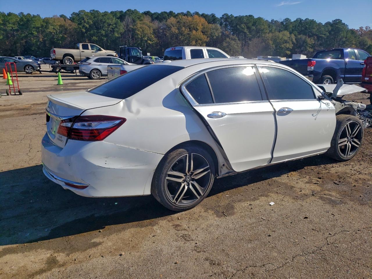 2017 HONDA ACCORD TOURING photo 3