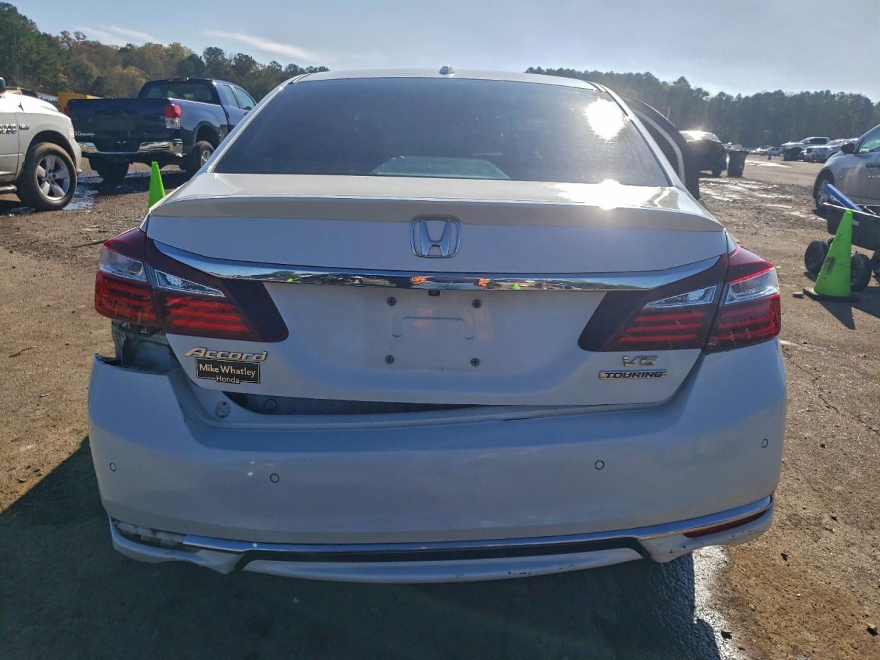 2017 HONDA ACCORD TOURING photo 6