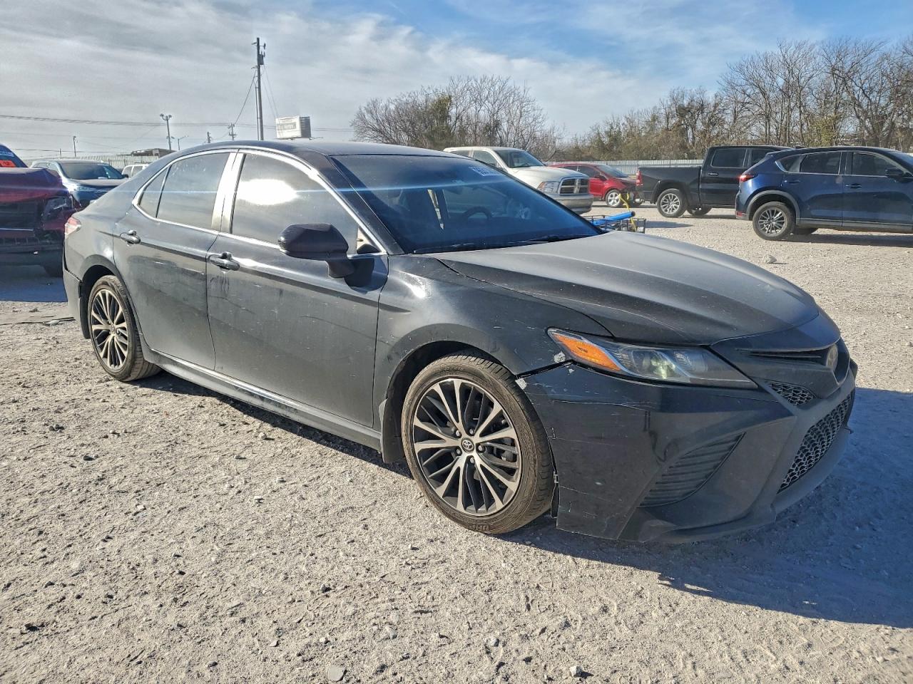 2018 TOYOTA CAMRY L photo 4