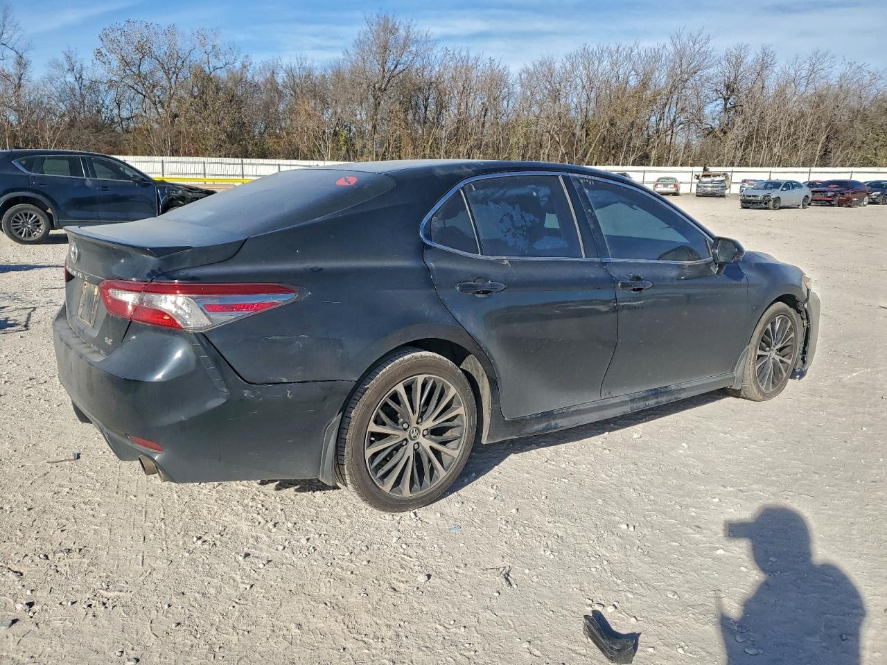 2018 TOYOTA CAMRY L photo 3
