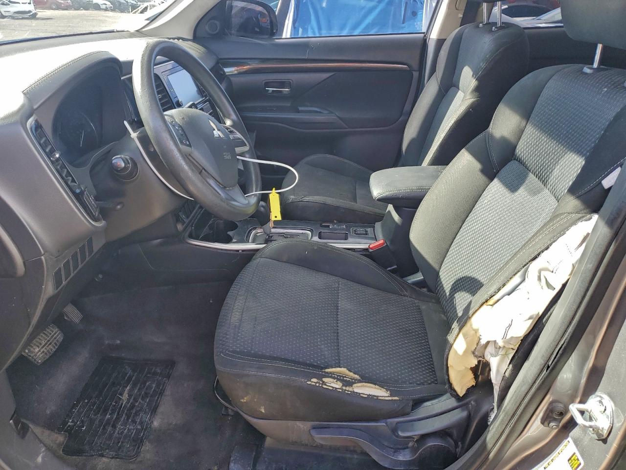 2019 MITSUBISHI OUTLANDER ES photo 7