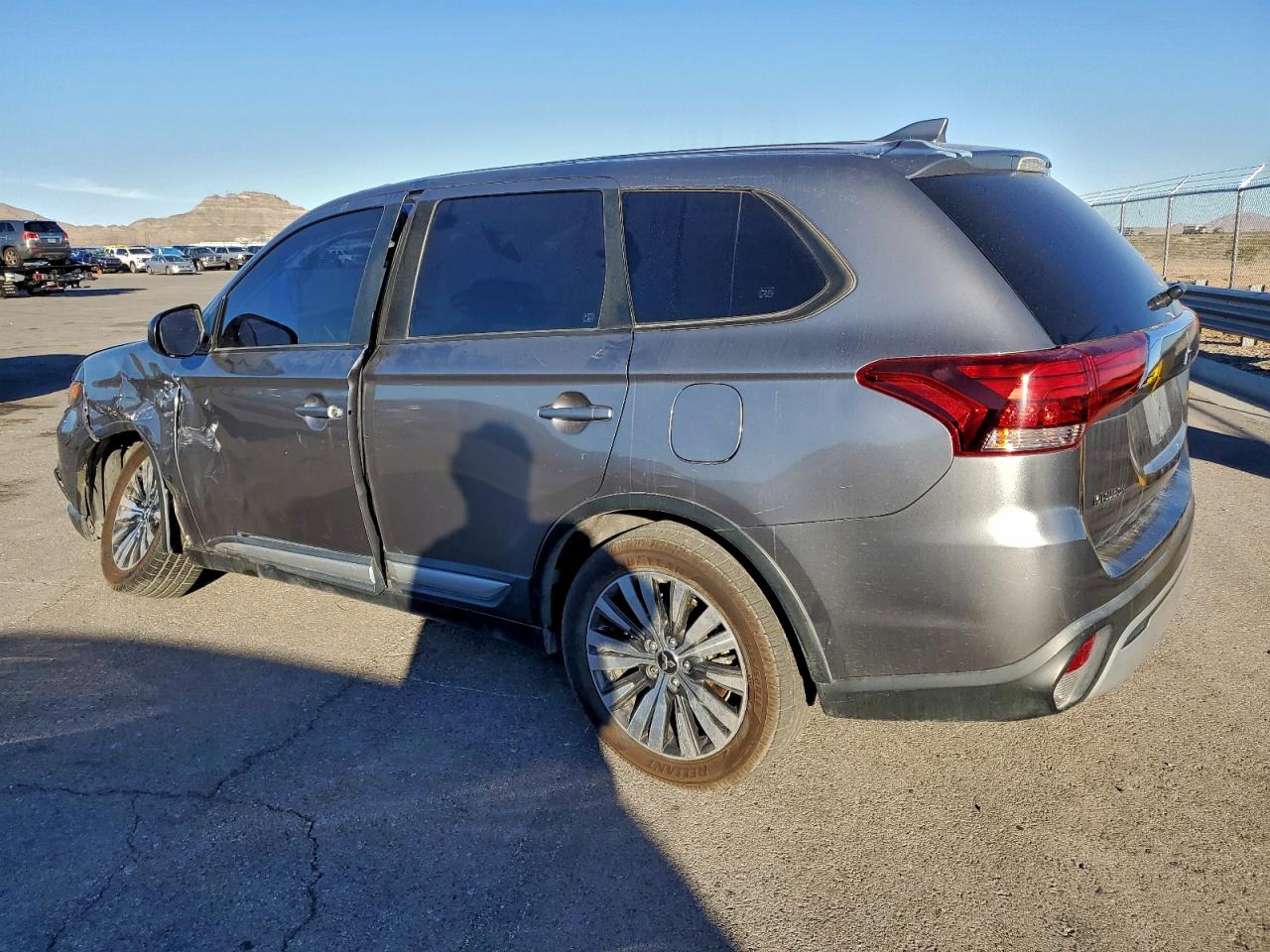 2019 MITSUBISHI OUTLANDER ES photo 2