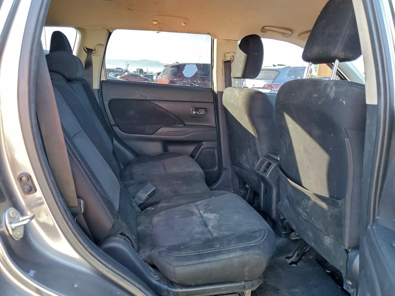 2019 MITSUBISHI OUTLANDER ES photo 11