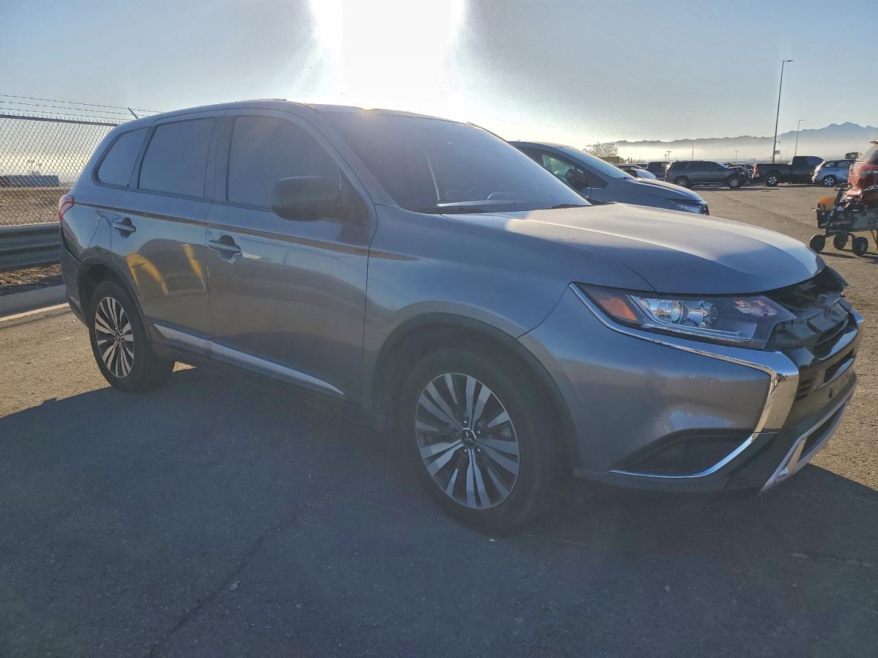 2019 MITSUBISHI OUTLANDER ES photo 4