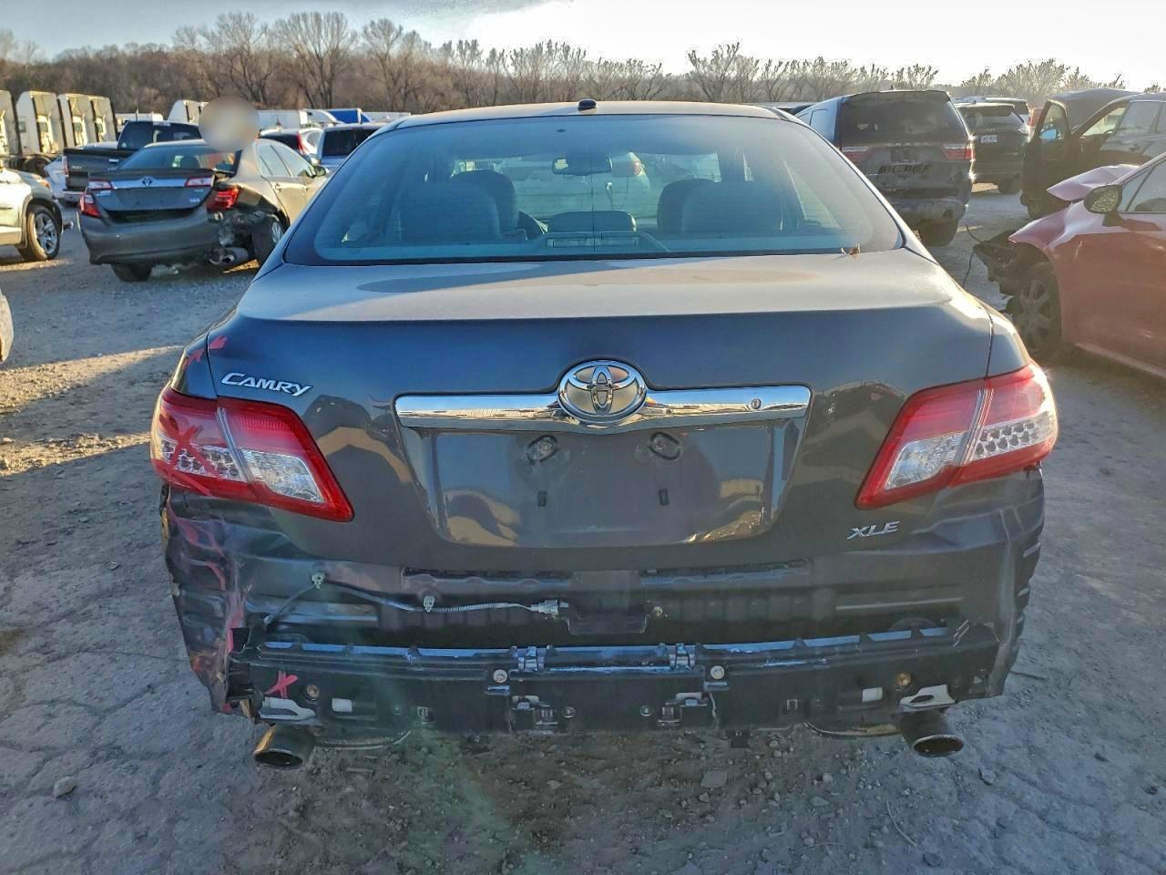 2011 TOYOTA CAMRY SE photo 6