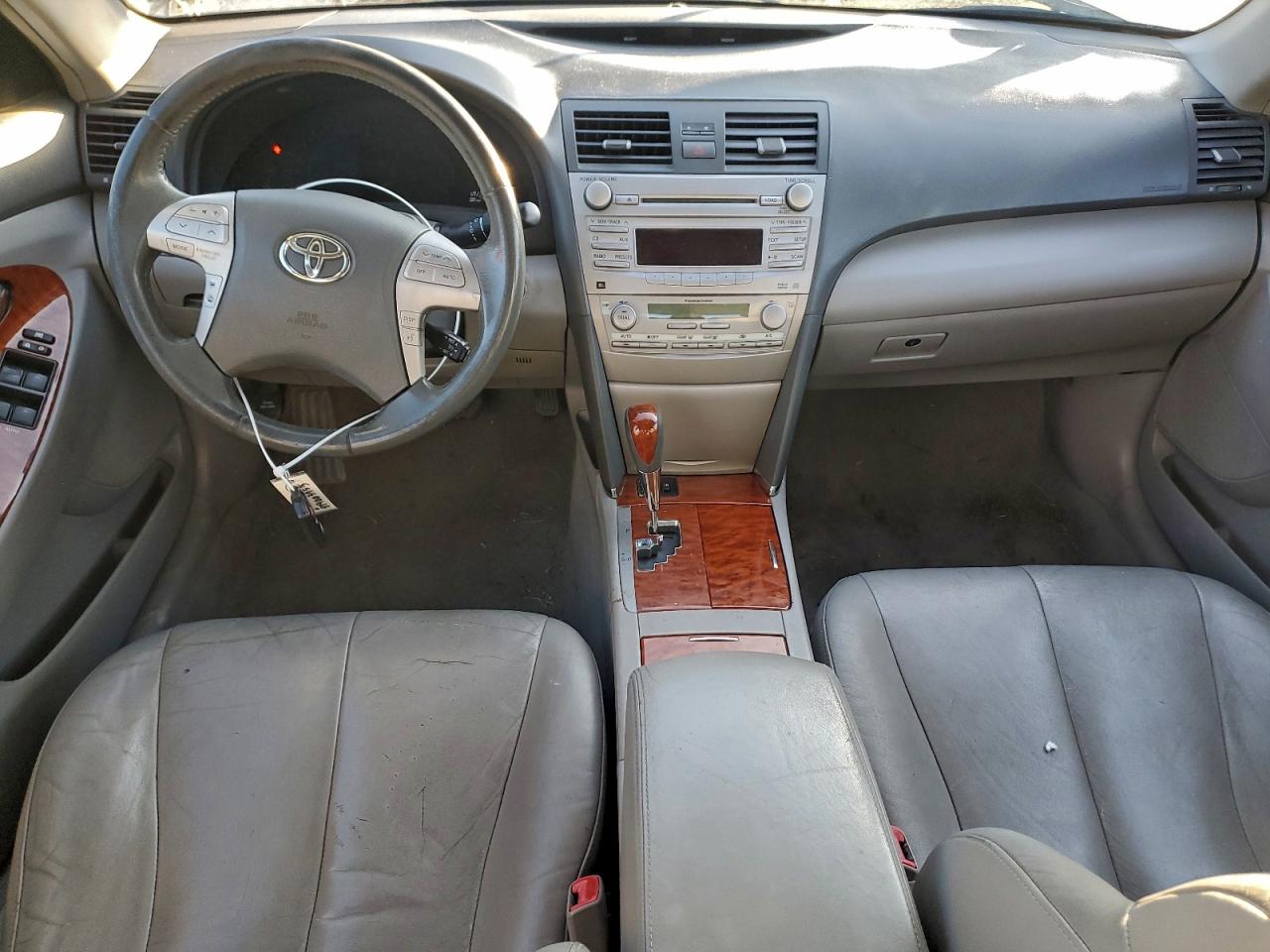 2011 TOYOTA CAMRY SE photo 8