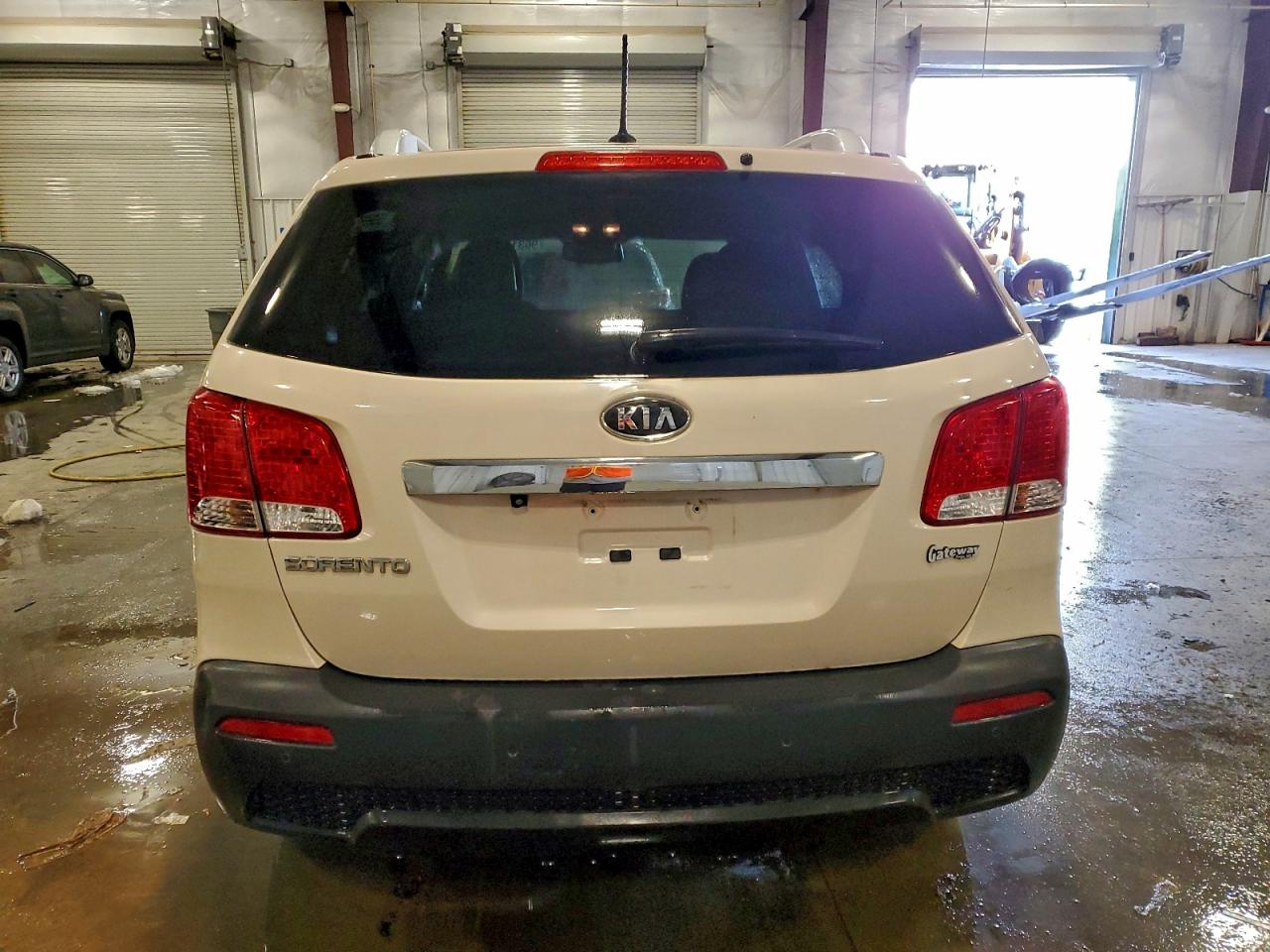 2011 KIA SORENTO BASE photo 16