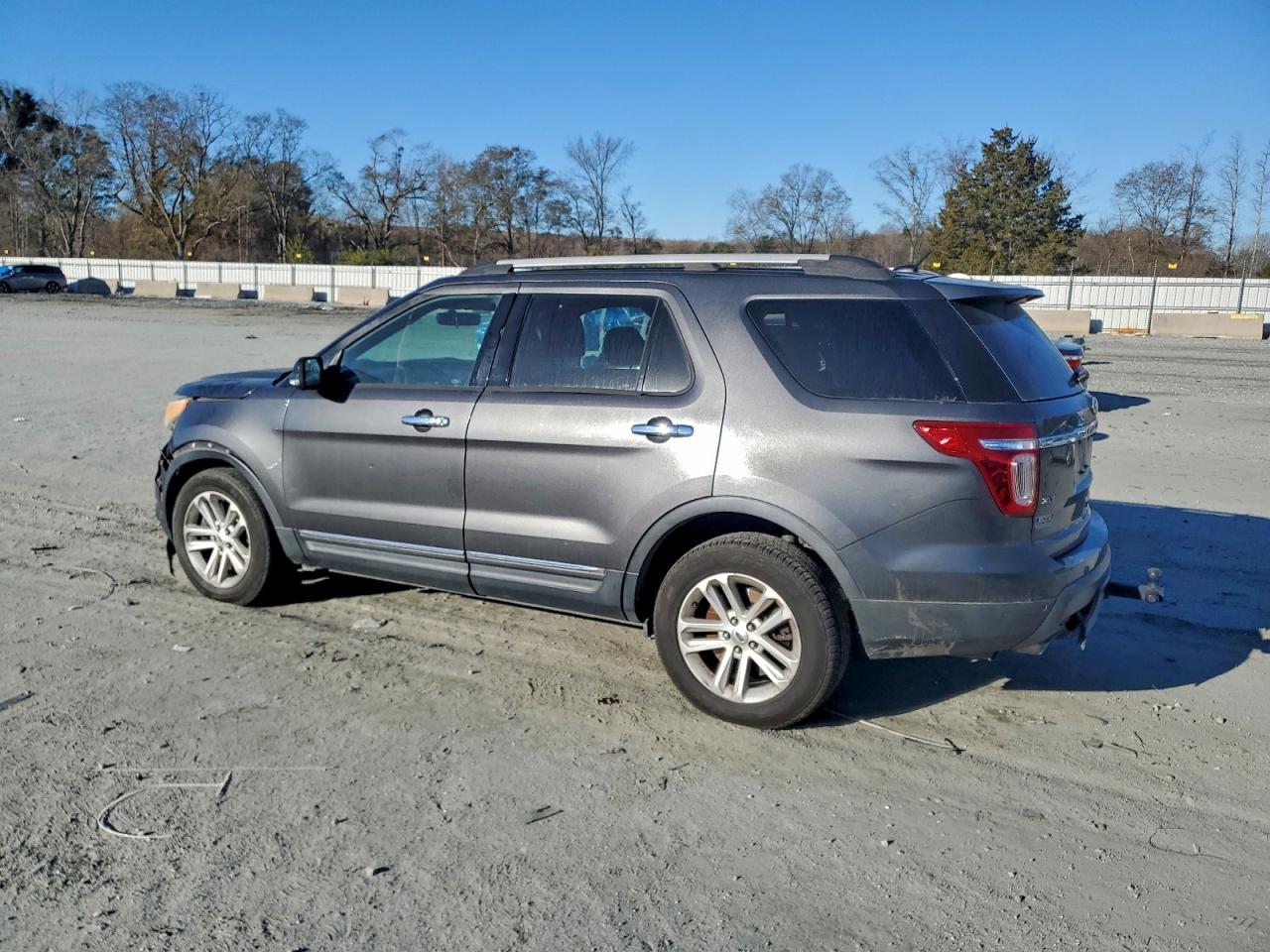 2015 FORD EXPLORER XLT photo 2