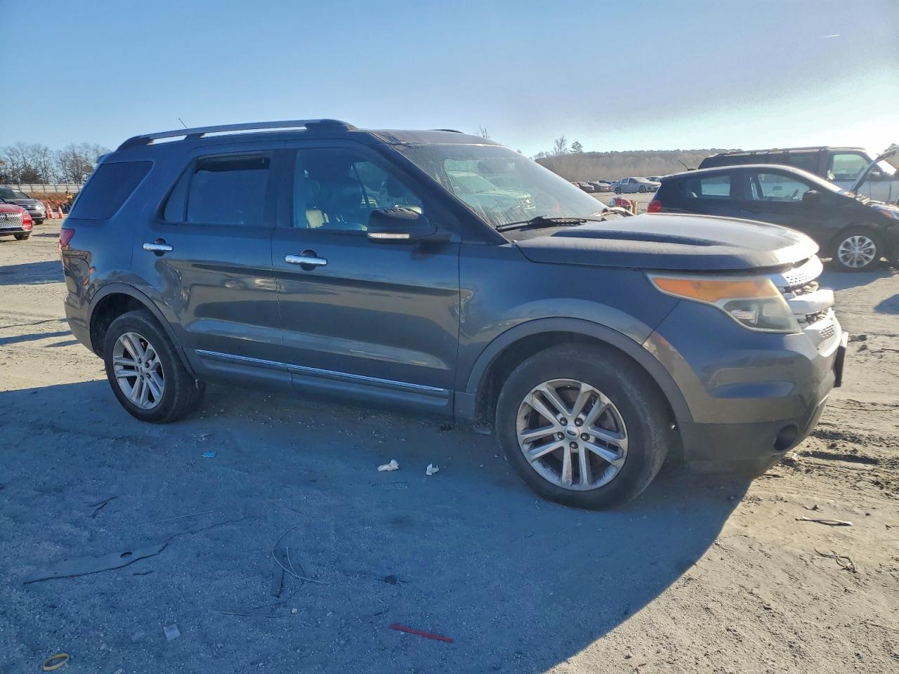 2015 FORD EXPLORER XLT photo 4