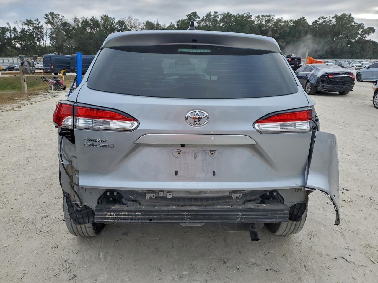 2022 TOYOTA COROLLA CROSS L photo 6