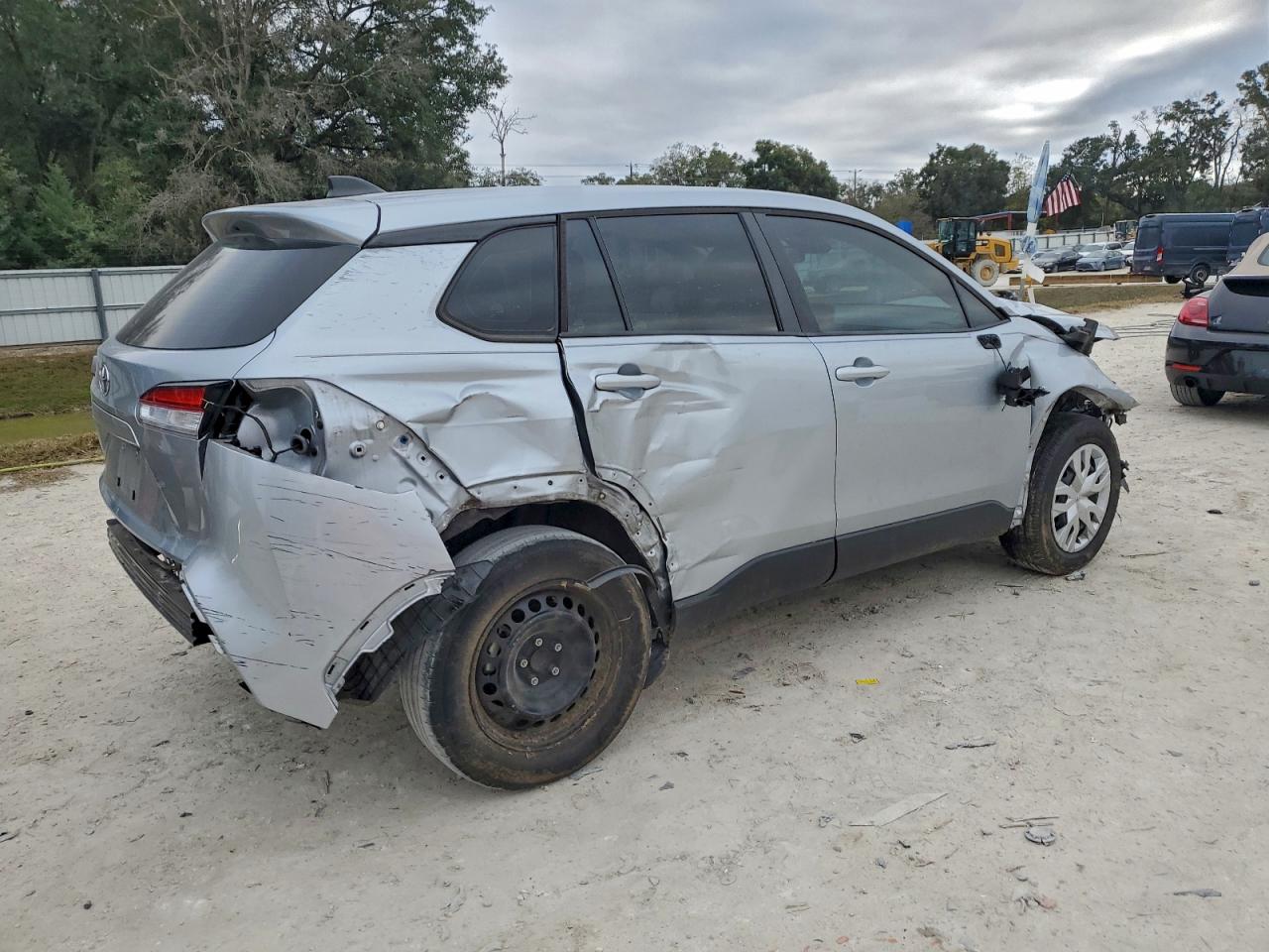 2022 TOYOTA COROLLA CROSS L photo 3