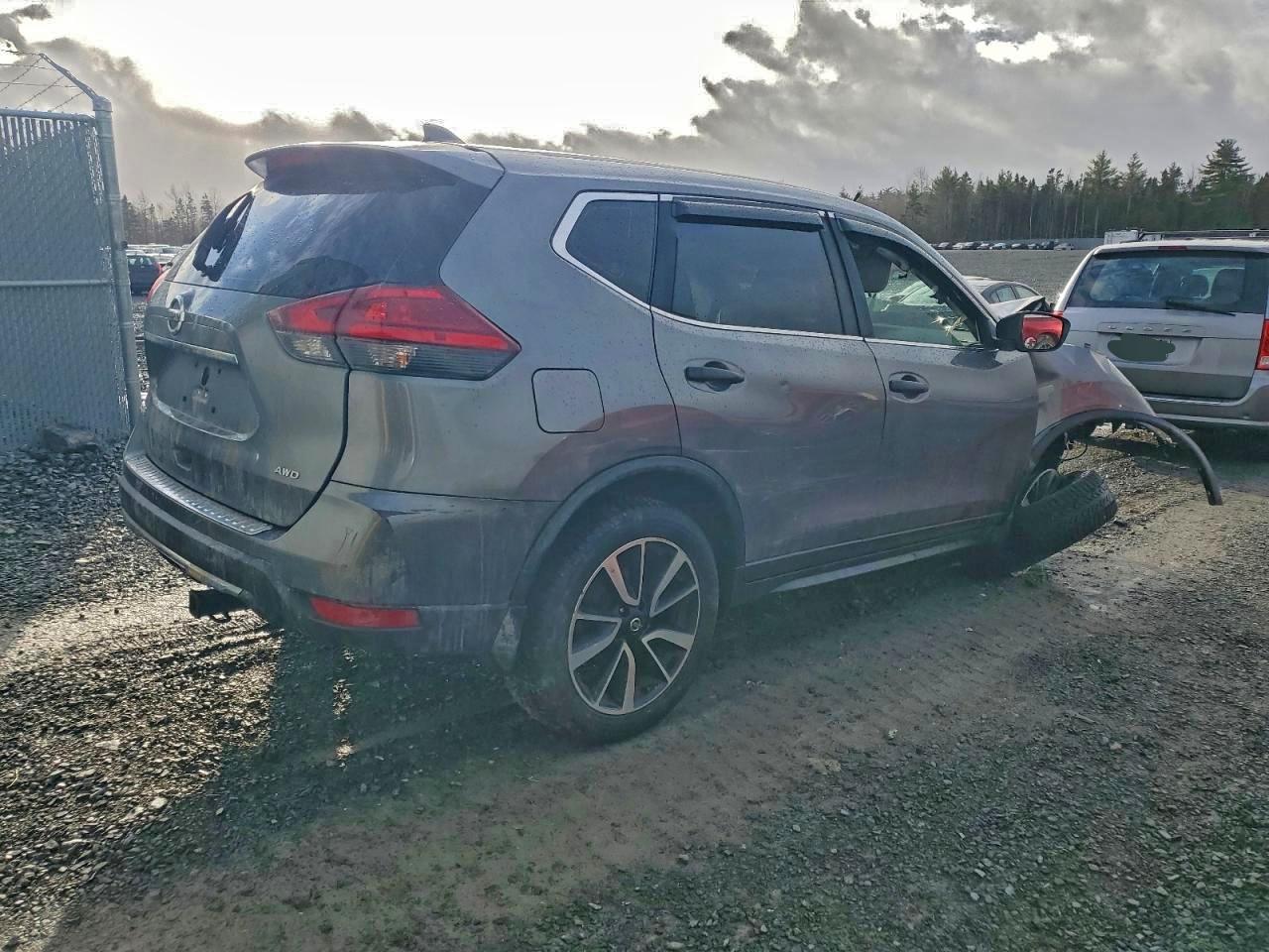 2017 NISSAN ROGUE SV photo 3