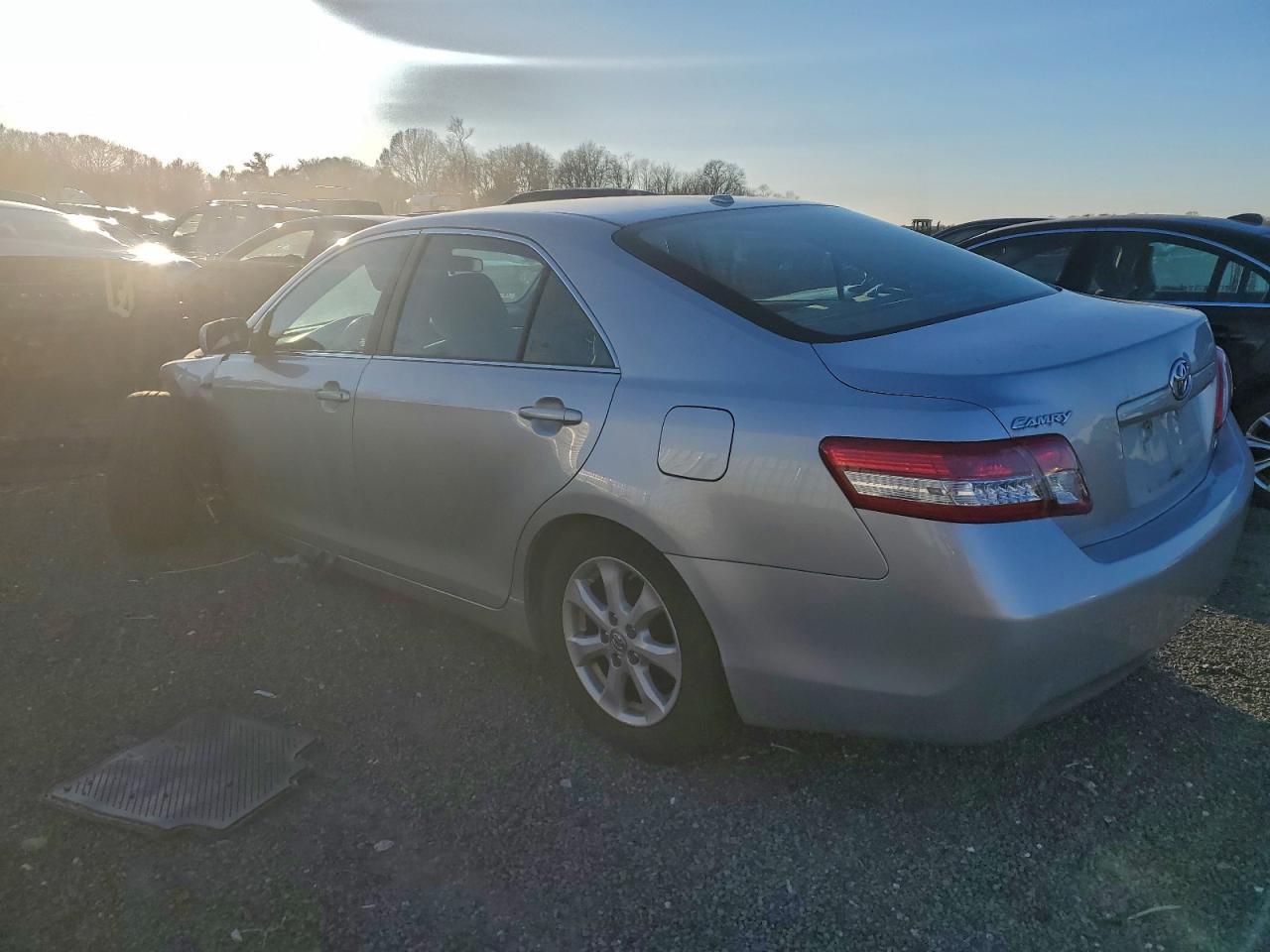 2011 TOYOTA CAMRY BASE photo 2