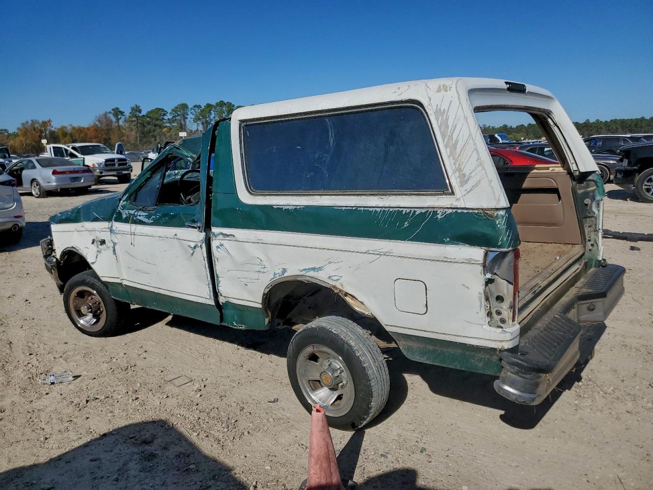 1992 FORD BRONCO U100 photo 2