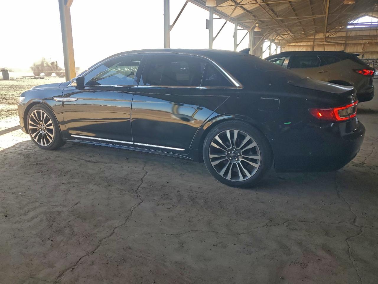2018 LINCOLN CONTINENTAL RESERVE photo 2