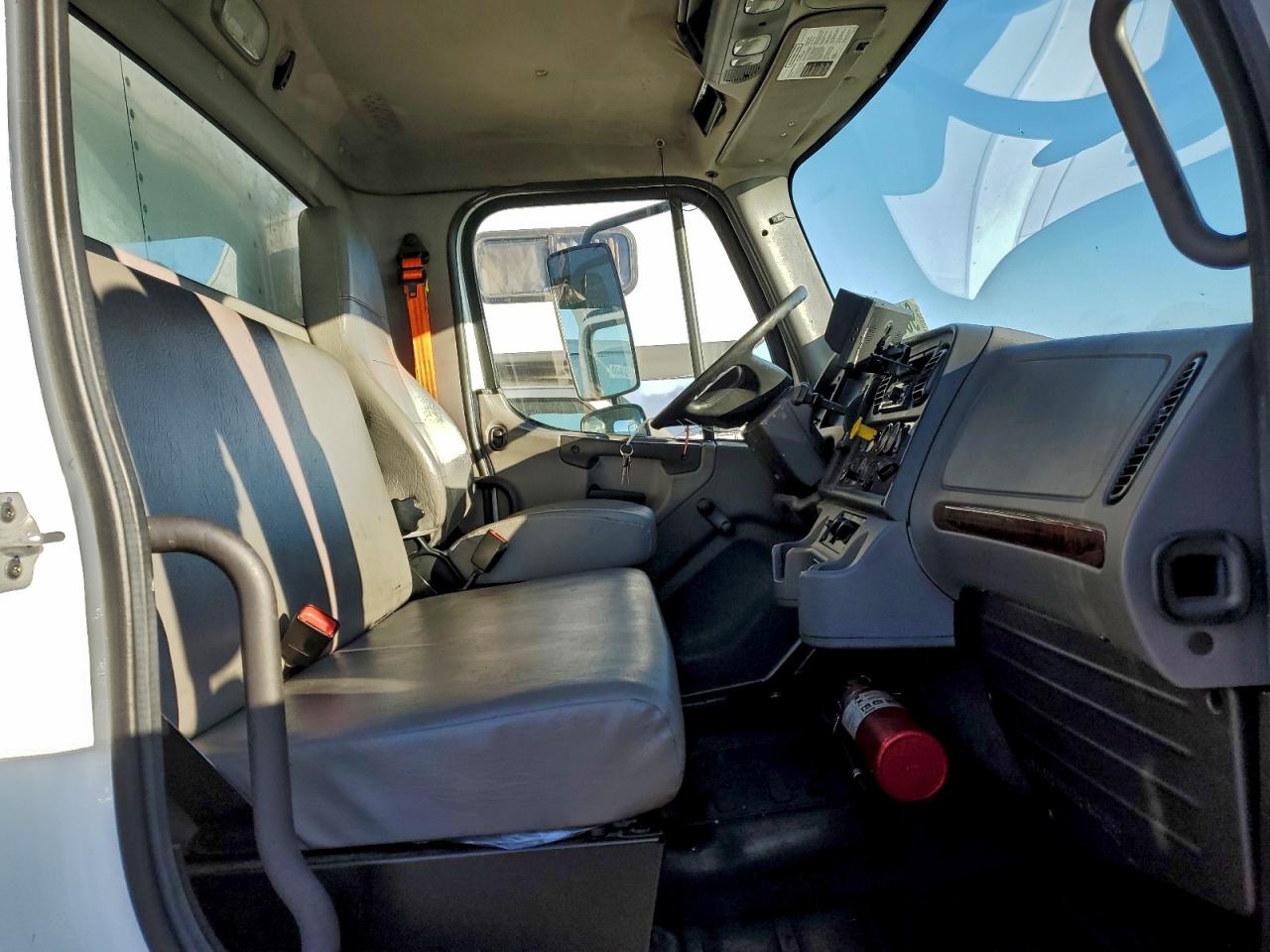 2018 FREIGHTLINER BUSINESS CLASS M2 BOX TRUCK photo 5