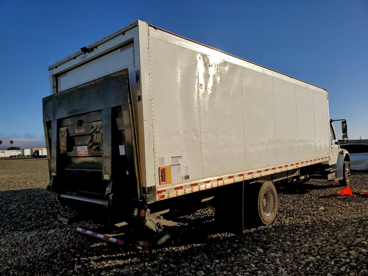 2018 FREIGHTLINER BUSINESS CLASS M2 BOX TRUCK photo 4