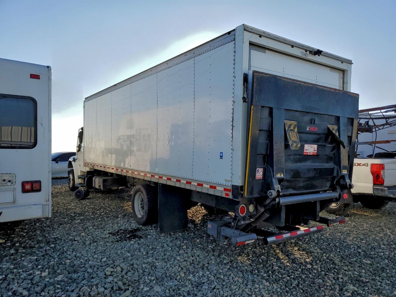 2018 FREIGHTLINER BUSINESS CLASS M2 BOX TRUCK photo 3