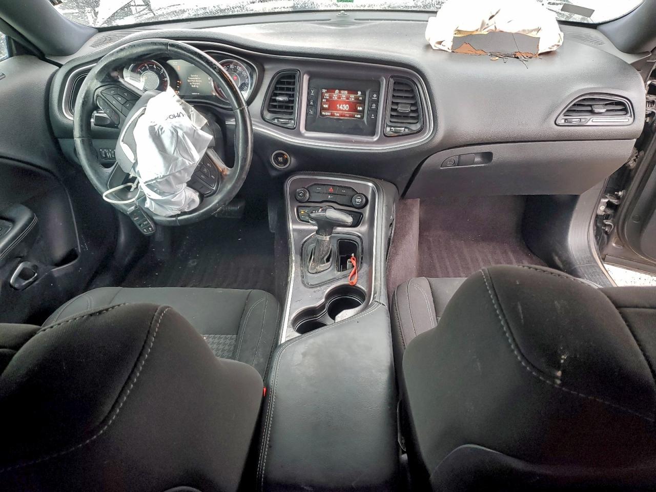 2016 DODGE CHALLENGER SXT photo 8