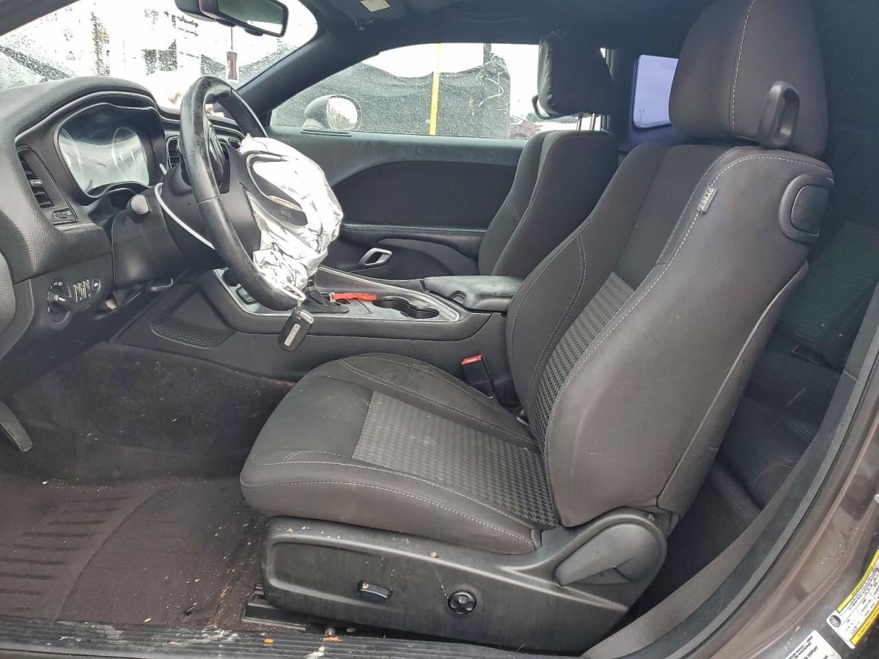 2016 DODGE CHALLENGER SXT photo 7