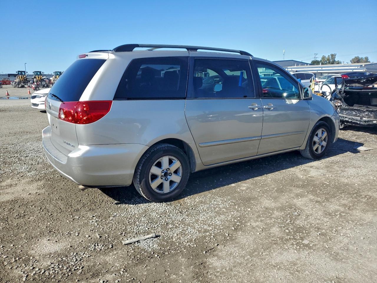 2006 TOYOTA SIENNA XLE photo 3