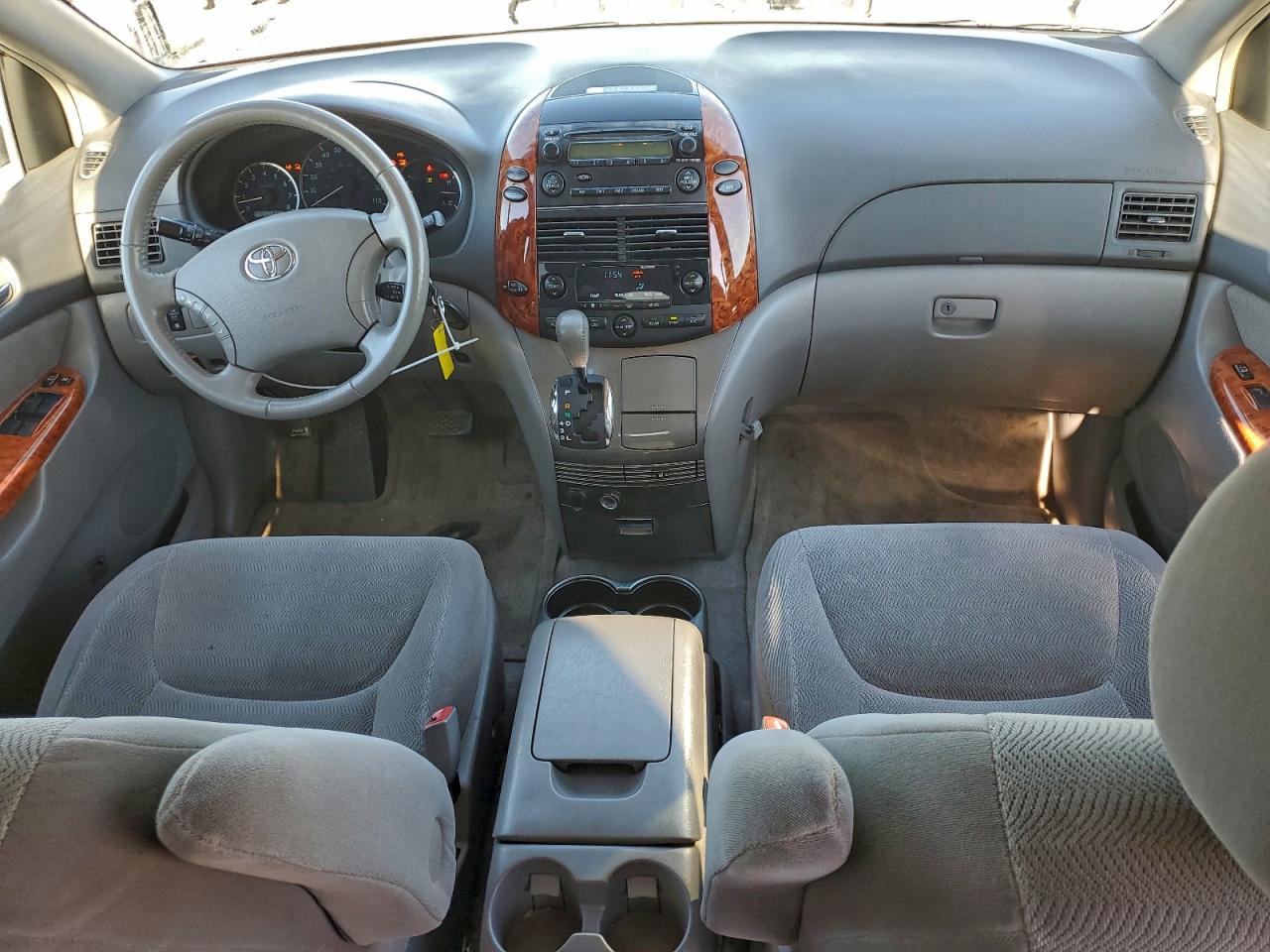 2006 TOYOTA SIENNA XLE photo 8