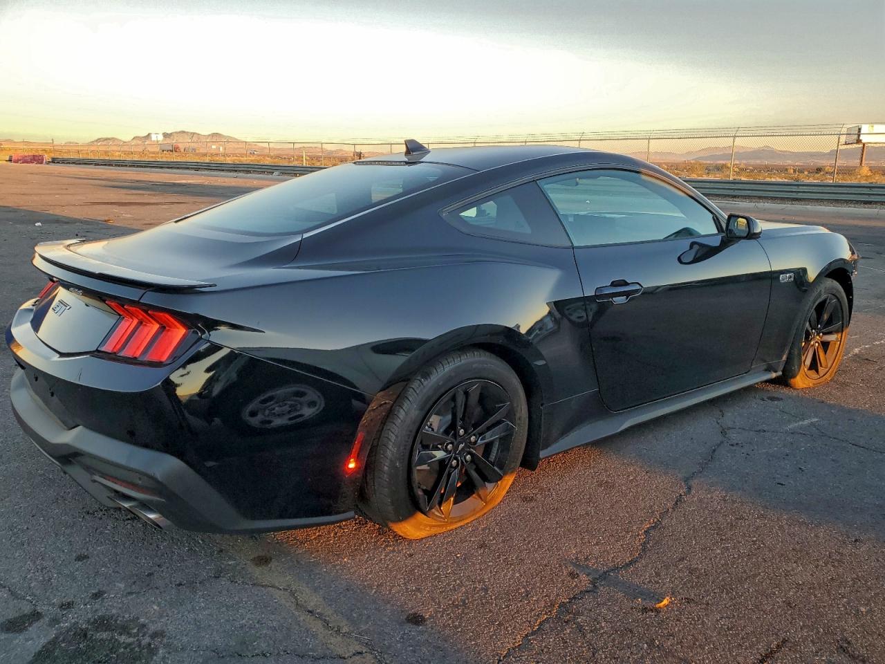 2025 FORD MUSTANG GT photo 5