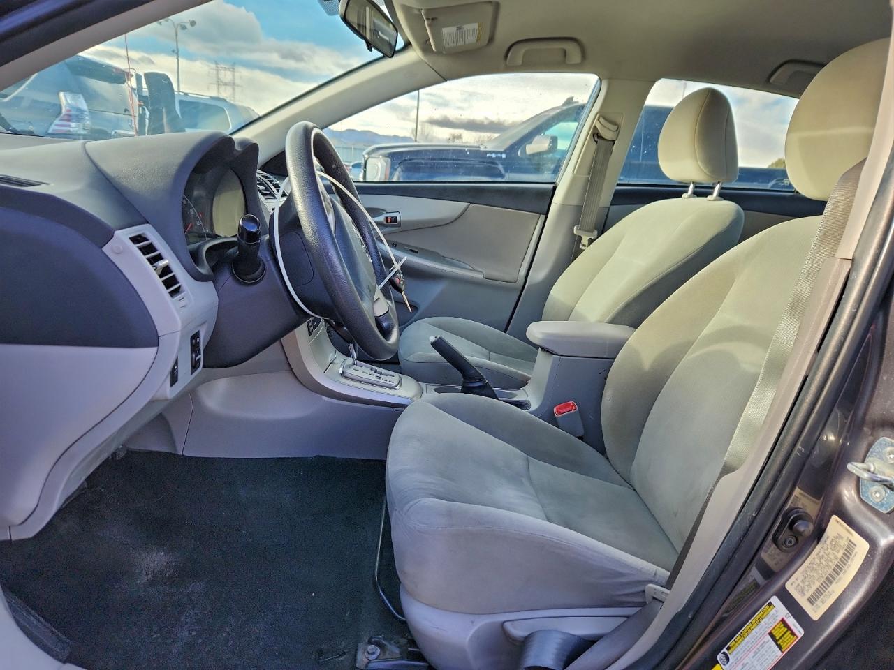 2013 TOYOTA COROLLA BASE photo 7