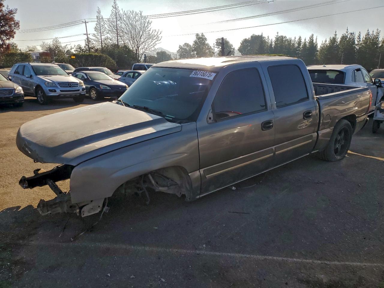 2006 CHEVROLET SILVERADO C1500 — STRIPPED damage — photo 1