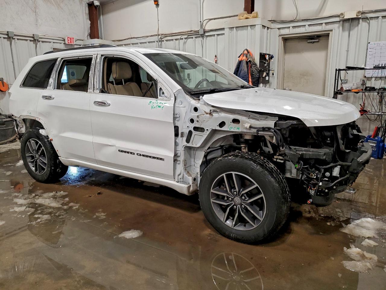 2018 JEEP GRAND CHEROKEE OVERLAND photo 4