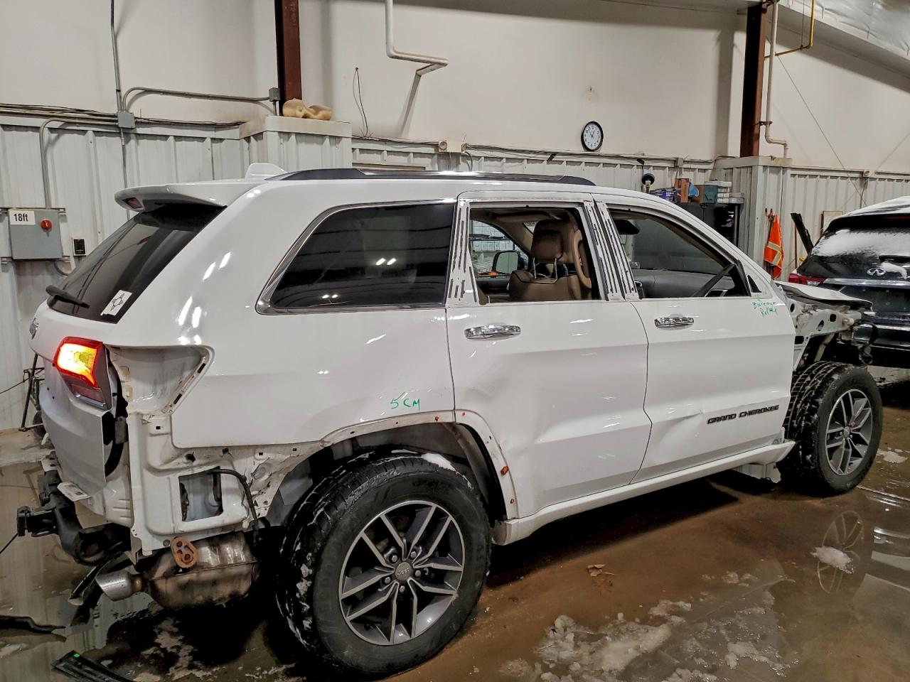 2018 JEEP GRAND CHEROKEE OVERLAND photo 3
