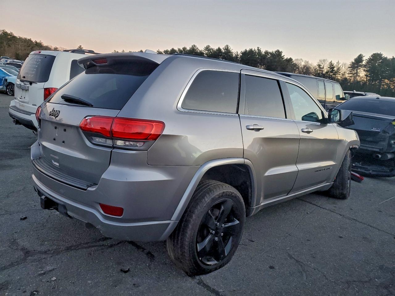 2014 JEEP GRAND CHEROKEE LAREDO photo 3