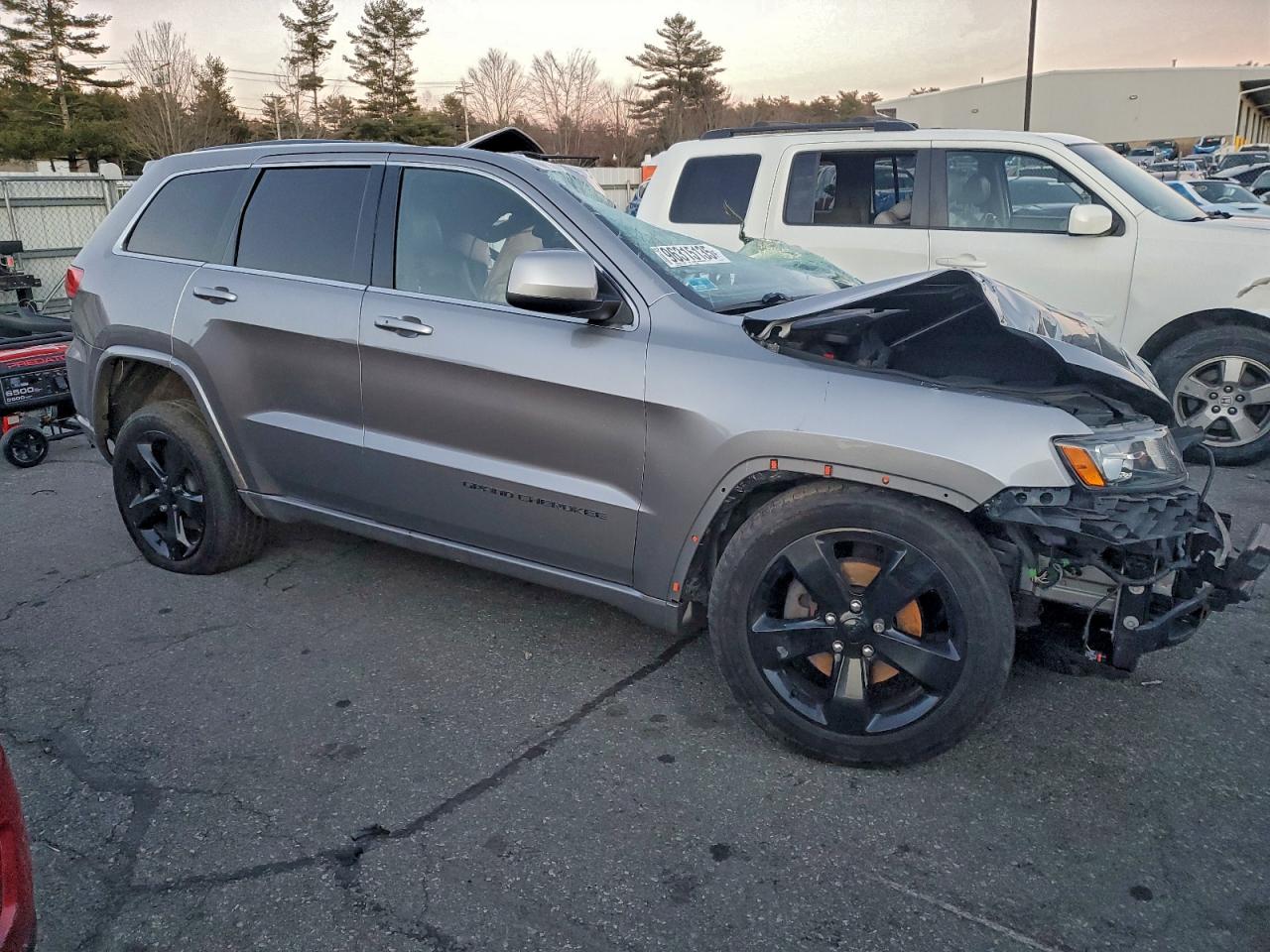 2014 JEEP GRAND CHEROKEE LAREDO photo 4