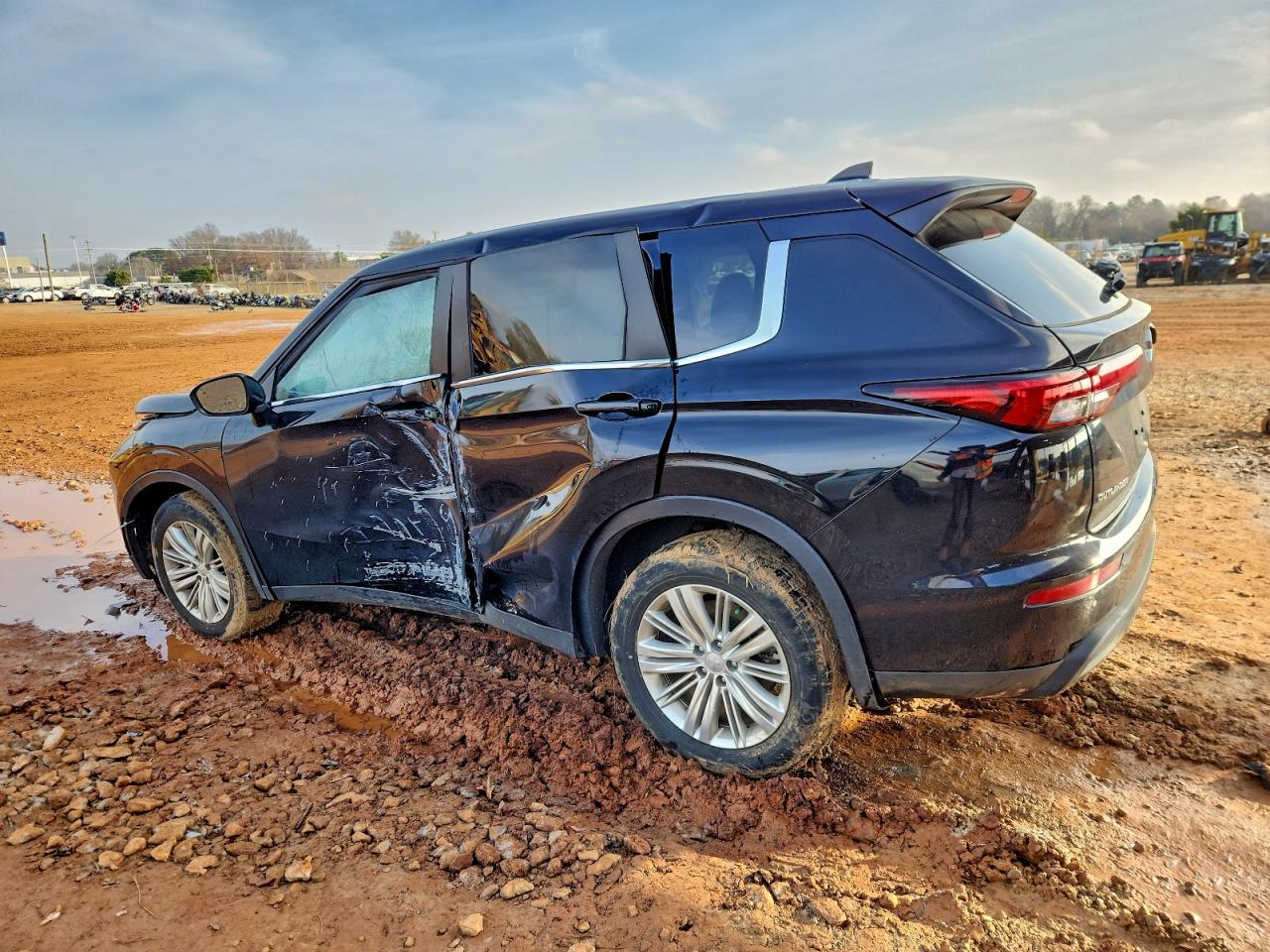 2024 MITSUBISHI OUTLANDER ES photo 3