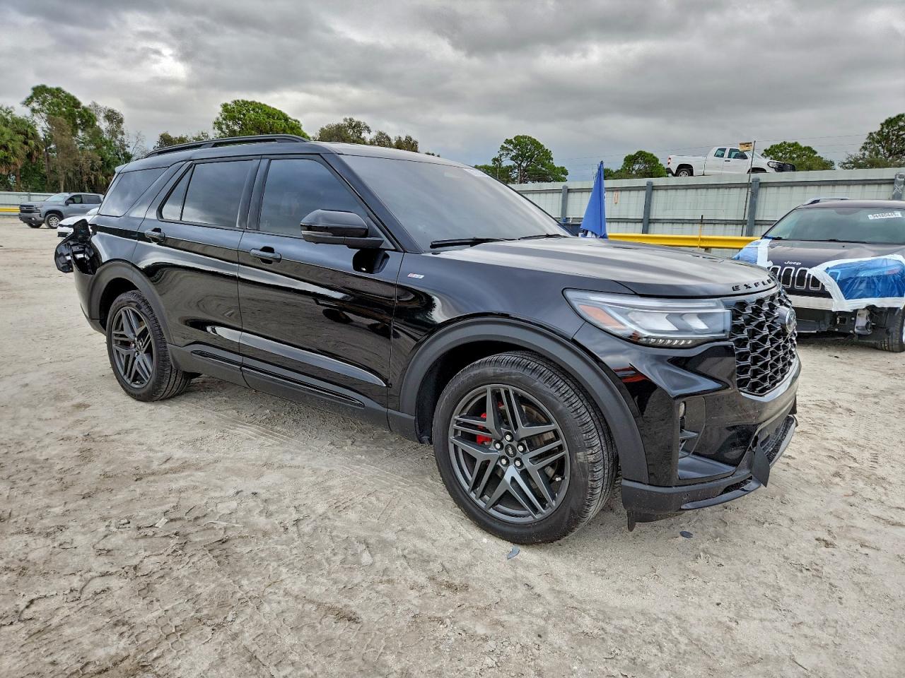 2025 FORD EXPLORER ST-LINE photo 4