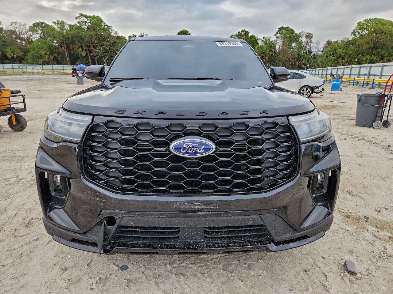 2025 FORD EXPLORER ST-LINE photo 5