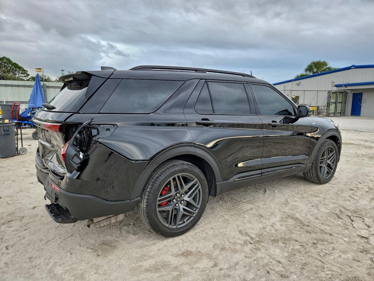 2025 FORD EXPLORER ST-LINE photo 3