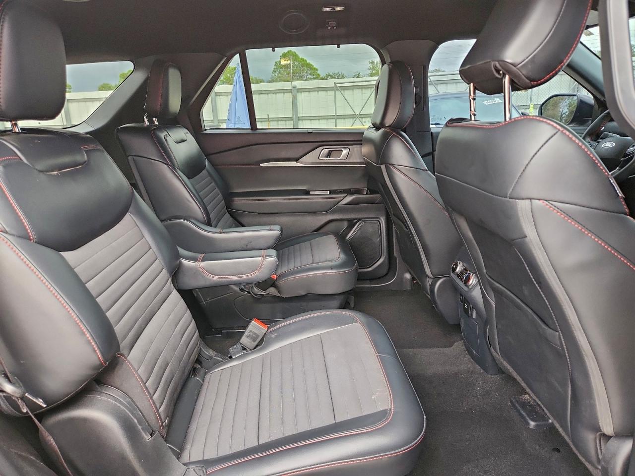 2025 FORD EXPLORER ST-LINE photo 11