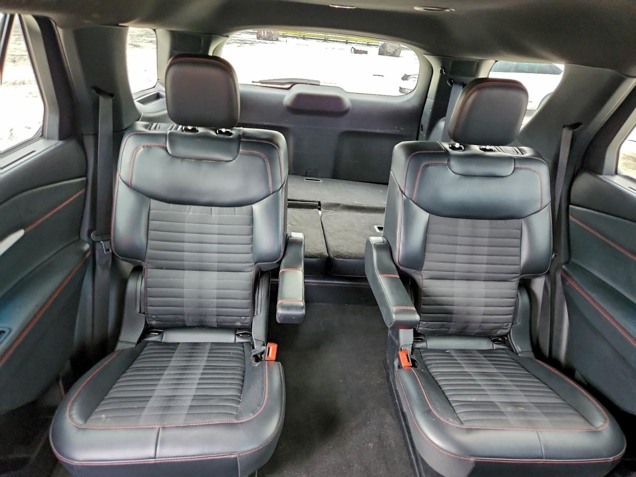 2025 FORD EXPLORER ST-LINE photo 10