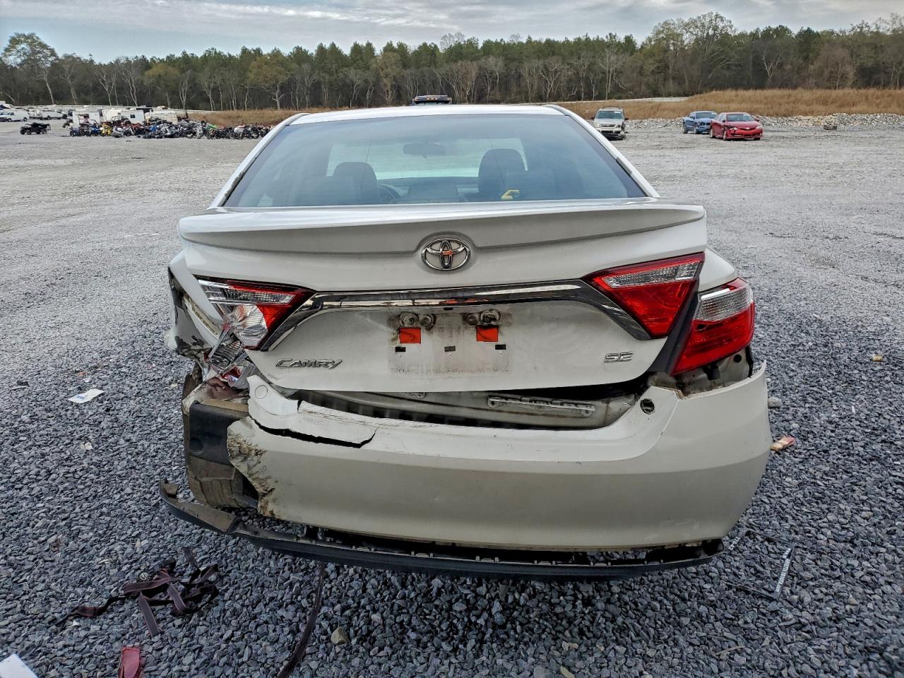 2015 TOYOTA CAMRY LE photo 6