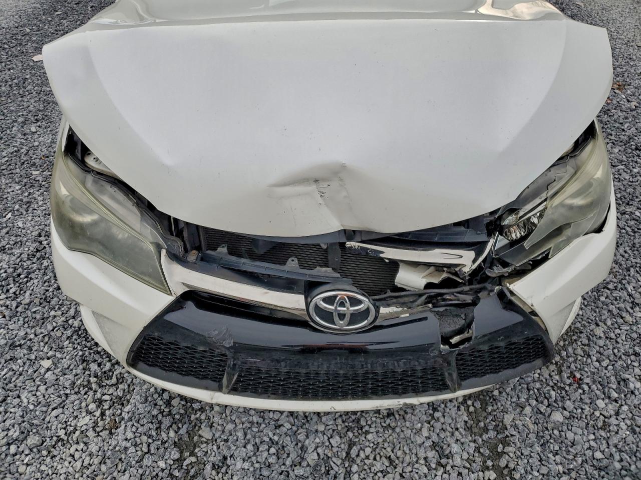 2015 TOYOTA CAMRY LE photo 11