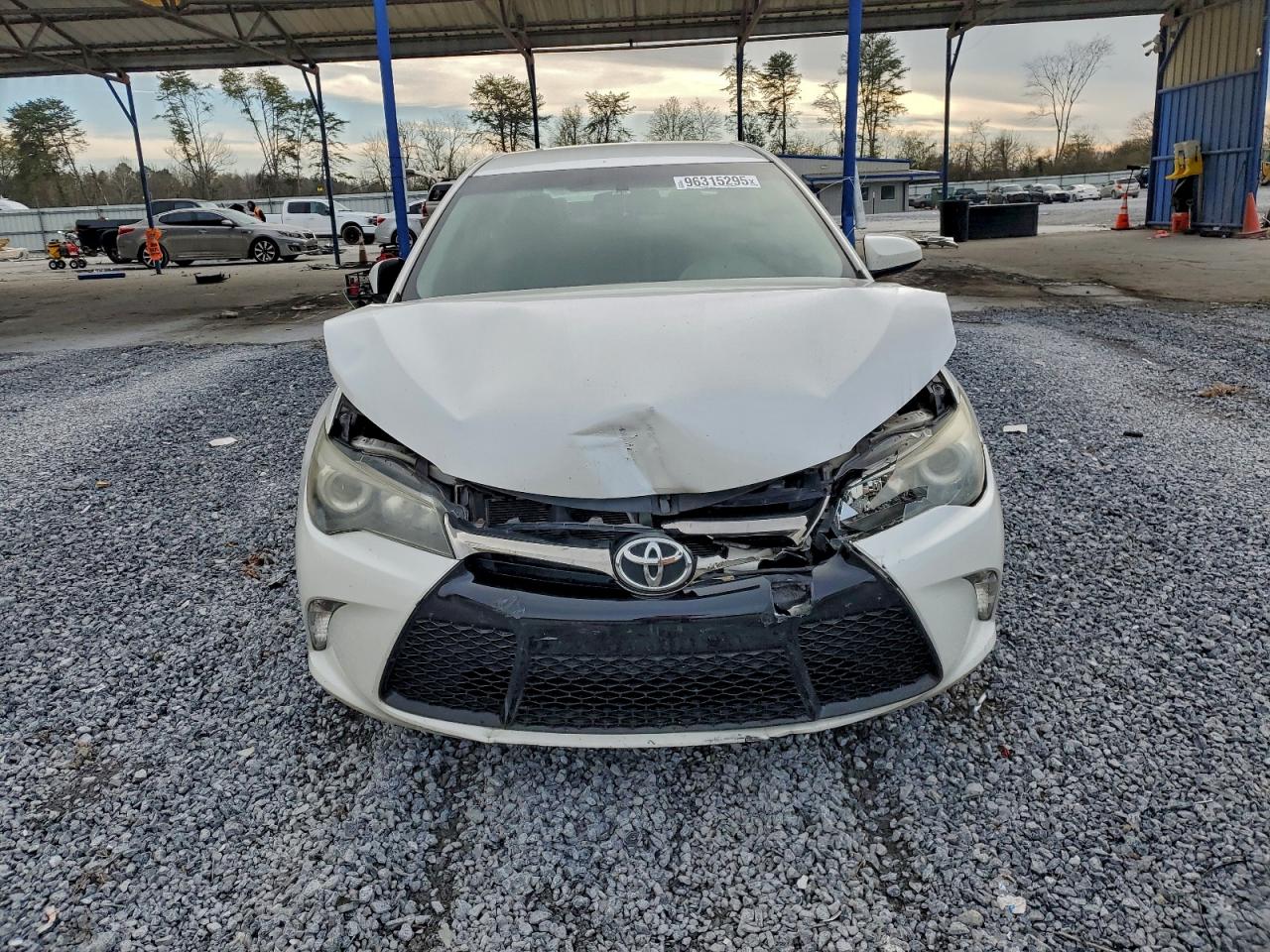 2015 TOYOTA CAMRY LE photo 5